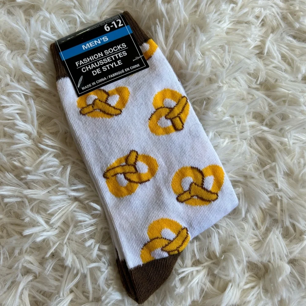 🥨Men’s fashion pretzel socks Brand new in package 🥨